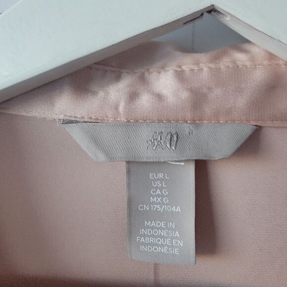 H&M women's V-neck blouse size L light pink Silky Satin Classic long sleeve - Picture 7 of 8